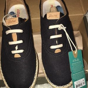 NWT Olukai Natural Black Canvas Shoes With Non Marking Outsoles